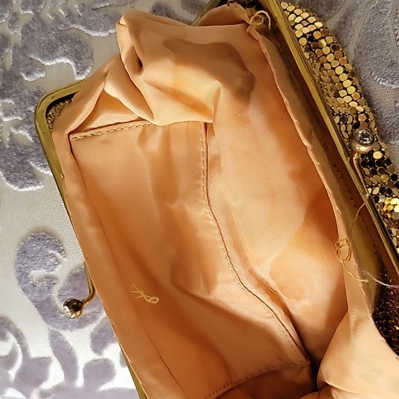 Vintage Gold Mesh Clutch Bag with Textured Surface - Picture 6 of 6